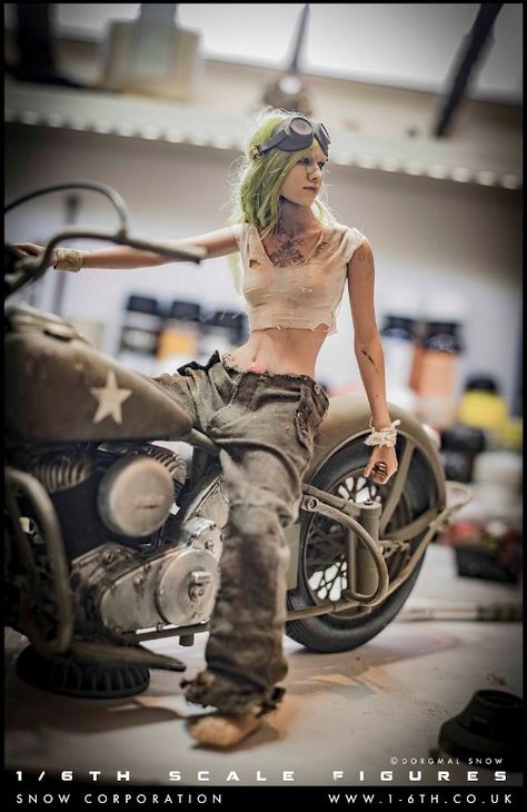 Mechanic Clothes, Life Drawing Reference, Female Reference, Body Reference Poses, Figure Poses, Biker Chick, Wow Art, Dynamic Poses, Motorcycle Outfit