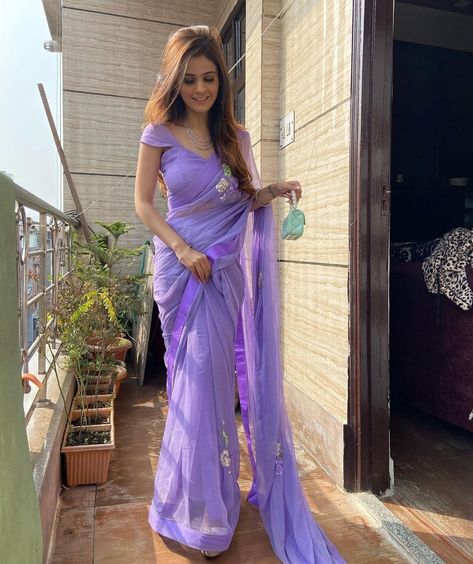 Lavender Saree, Long Blouse Designs, Saree Ideas, Sarees For Girls, Saree Wearing Styles, Simple Saree Designs, New Saree Blouse Designs, Latest Model Blouse Designs, Lehenga Blouse Designs