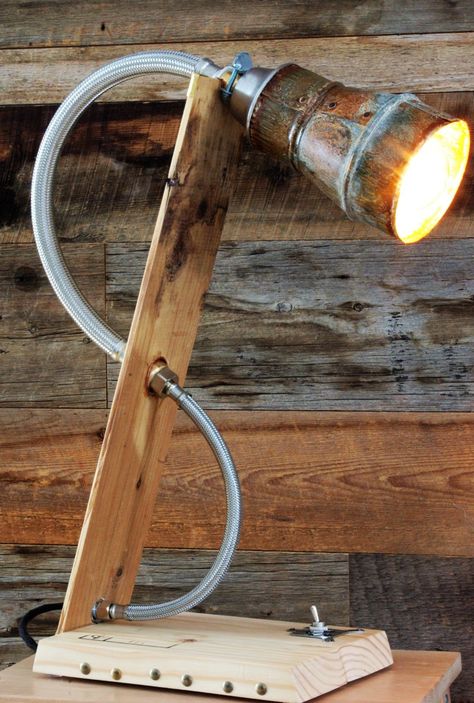 Amazing industrial style Industrial Lamp Design, Wood Palette, Industrial Bathroom Decor, Industrial Style Desk, Steel Barns, Lamp Industrial, Vintage Industrial Decor, Industrial Design Furniture, Vintage Industrial Furniture