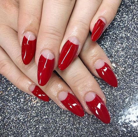 40s Nails Vintage, Vintage Red Manicure, Scarlet Nails Acrylic, 1940 Nails, 50s Style Nails, 1950s Nails Ideas, 1930s Nails, 50s Nails Design, Red Tip Almond Nails