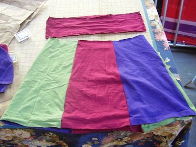 Swamp Yankees From Outer Space: T-Shirt Skirt T Shirt Refashion, Sewing Skirt, Applique Clothes, T Shirt Skirt, Skirt Patterns, Sew Simple, How To Make Skirt, Upcycle Tshirt, Skirt Tutorial