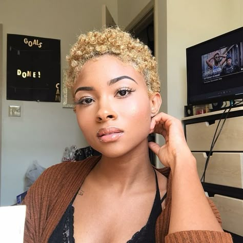 LuvYourMane — Beautiful!! 😍 @1cambeauty .. #LuvYourMane... Blonde Twa, Libra Rising, Shaved Hairstyles, Twa Hairstyles, Tapered Natural Hair, Natural Hair Short, Hair Short Cuts, Natural Hair Cuts, Hair Black Women