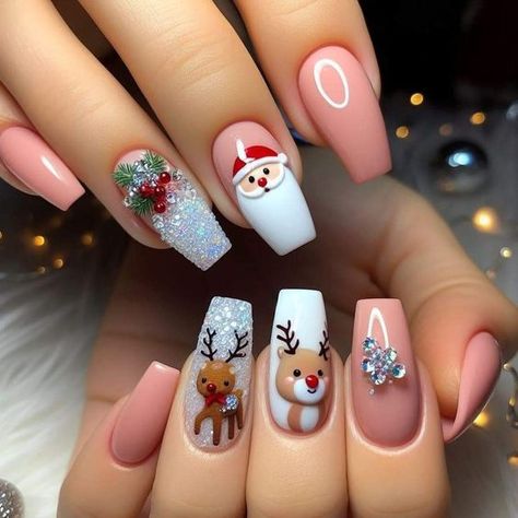 Chic Christmas Nails, Christmas Nails Elegant, Disney Acrylic Nails, Nails Elegant, Uñas Acrilicas, Chic Christmas, Oval Nails, Xmas Nails, Christmas Nail Designs