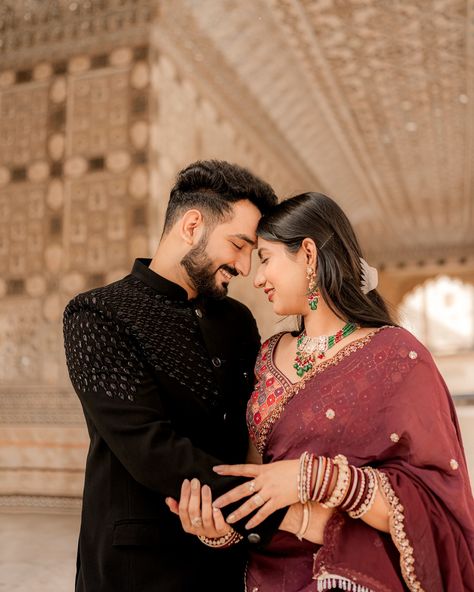 Couple Poses Sitting Down, Jaipur Pre Wedding Shoot, Pre Wedding Photoshoot Indoor, Pre Wedding Poses Unique, Engegment Pose, Jaipur Prewedding, Poses For Engagement Pictures, Engagement Couple Dress, Engagement Portraits Poses