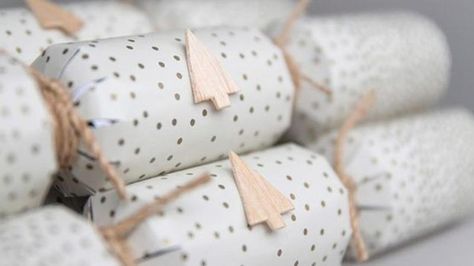 8 fun, personal things to put in homemade Christmas crackers Homemade Christmas Crackers, Diy Christmas Crackers, Wrapped Presents, Christmas Cracker, Scandi Christmas, Diy Advent Calendar, White Christmas Trees, Christmas Inspo, Nordic Christmas