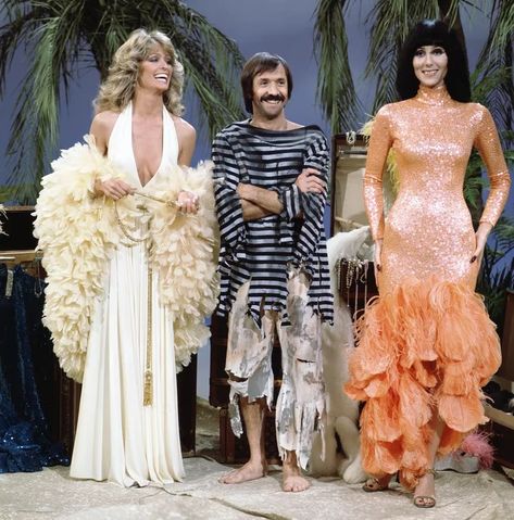 Cher’s '70s Style: Her 28 Most Iconic Looks Farrah Fawcett 70s, Sonny And Cher Show, Cher 70s, Sonny And Cher, Cher Show, 70s Mode, The Cher Show, Cher And Sonny, Sonny Cher