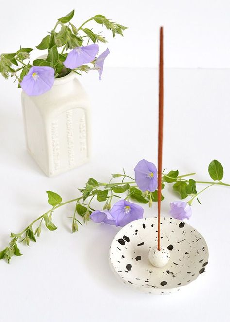 Diy Incense, Diy Incense Holder, Ceramics Contemporary, Diy Keramik, Incense Burning, Clay Candle, Diy Air Dry Clay, Ceramic Incense Holder, Air Dry Clay Projects