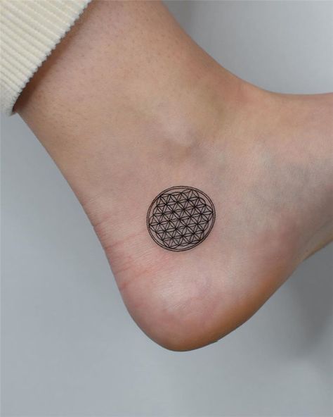 Sempiternal Tattoo, Small Tattoo Design, Small Best Friend Tattoos, Finger Tattoo Ideas, Sagittarius Tattoo Designs, Cute Tattoos On Wrist, Tattoo Finger, Cute Finger Tattoos, Unique Small Tattoo