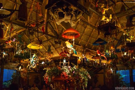 Walt Disney's Enchanted Tiki Room show Room Overview, Tiki Room Disney, Walt Disney's Enchanted Tiki Room, Disney World Attractions, Disney Enchanted, Tiki Bar Decor, Enchanted Tiki Room, Disney Dining Plan, Disney Magic Kingdom