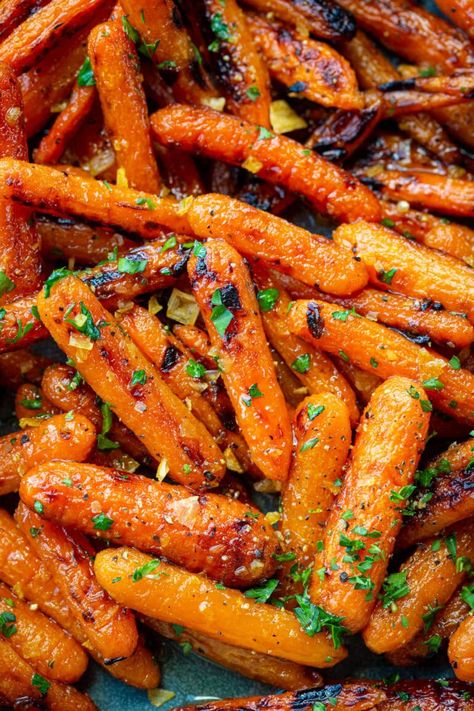 Butter Roasted Carrots, Carrots In Oven, Roasted Carrots Recipe, Steamed Carrots, Oh Sweet Basil, Honey Roasted Carrots, Baked Carrots, Sweet Basil, Carrot Recipes