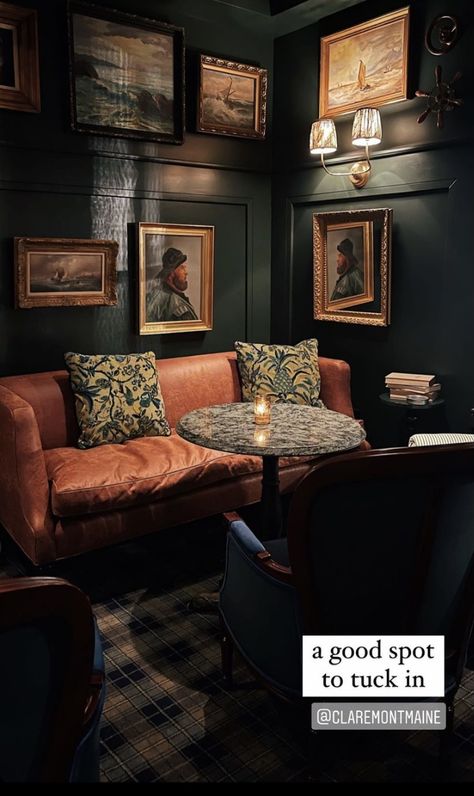 English Gentleman’s Club Decor, Speakeasy Wall Paint, Peaky Blinders Living Room, Small Speakeasy Room, Gentlemen’s Lounge, Vintage Bar Room, Speakeasy Room Ideas Bar, Gentleman Club Interior Classic Style, Brewery Bathroom Ideas