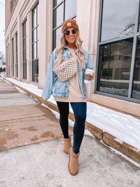 Cargarte Beanie Outfit, Outdoor Outfits For Women Winter, Beige Shaket Outfits, Espresso Leggings Outfit, New Mom Outfits Winter, Cold Amusement Park Outfit, 2023 Outfits Winter, Cute Colorado Outfits, Sweatshirt And Jeans Outfit Winter