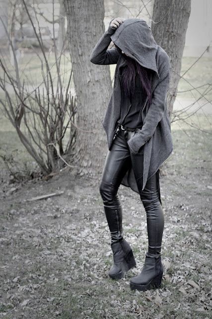 f5168919abd0bacc5494b018bbeb345f Styl Goth, Post Apocalyptic Fashion, Apocalyptic Fashion, Estilo Hippie, Look Rock, Pastel Outfit, Mode Inspo, Post Apocalyptic, Dark Fashion