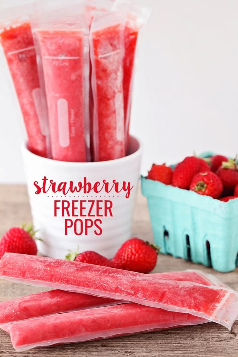 The Baker Upstairs: Strawberry Freezer Pops Freeze Pop Recipes, Sugar Free Popsicles, Freezer Pops, Weight Watcher Desserts, Ice Pop Recipes, Freeze Pops, Keto Ice Cream, Strawberry Flavor, Low Carb Dessert