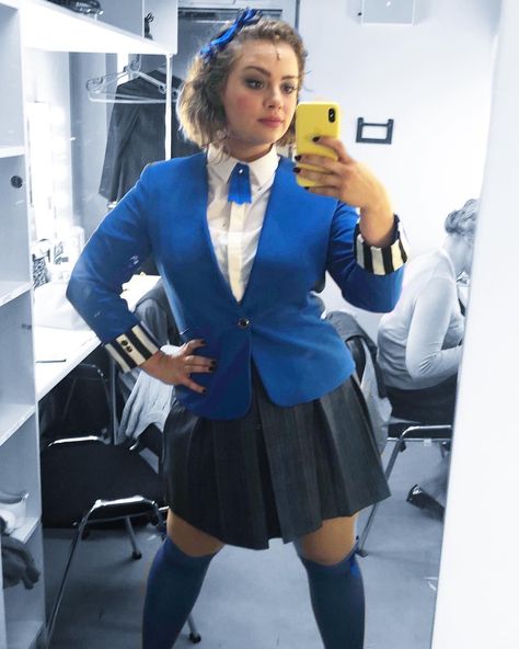 Don’t get close you might ignite, Veronica is hot tonight! 💙🔥💙 Jd Cosplay, Veronica Sawyer Costume, Veronica Sawyer Musical, Heathers Costume, Veronica Heathers, 3 People Costumes, Jd And Veronica, Carrie Hope Fletcher, Veronica Sawyer