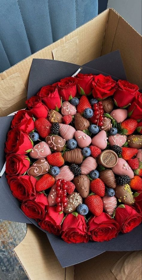 Romantic Valentines Day Ideas, Chocolate Covered Strawberries Bouquet, Birthday Ideas For Her, Luxury Birthday, Flower Gift Ideas, Nothing But Flowers, Chocolate Bouquet, Flower Therapy, Beautiful Bouquet Of Flowers