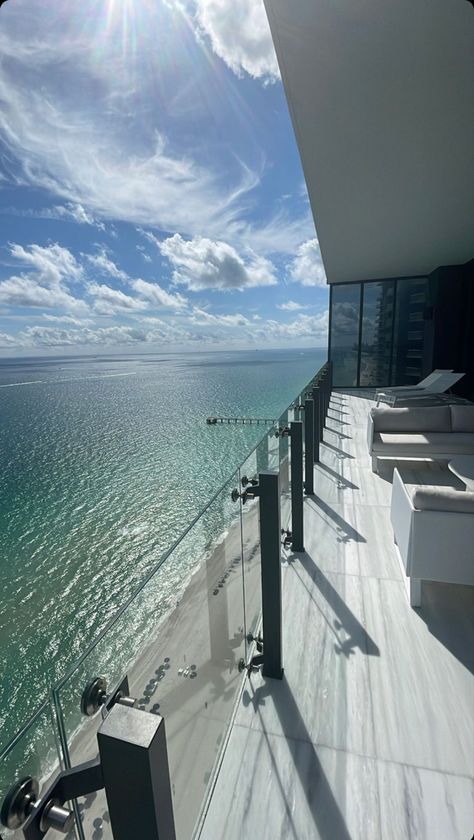 Miami Apartment, Cities To Visit, Dream Beach Houses, Financially Free, Apartment Aesthetic, Luxury Lifestyle Dreams, Dream Beach, Dream Apartment, Dream Lifestyle