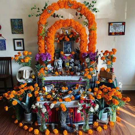 Dia De Los Muertos Alters Diy, Ofrenda Table Ideas, Offrenda Table Diy, Offrenda Table Ideas Decor, Dia De Los Muertos Cemetary Ideas, Day Of The Dead Altar Ideas, Dia De Los Muertos Decorations Ideas Altars, Cemetary Ideas, Ofrenda Altar