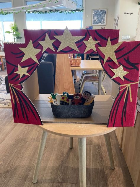 Cardboard Box Theatre, Diy Theater Stage Cardboard, Theater Box Diy, Cardboard Theatre Diy, How To Make A Puppet Theater, Puppet Box Diy, Puppet Stage Diy Cardboard Boxes, Diy Puppet Theater Cardboard, Puppet Theatre Diy Cardboard