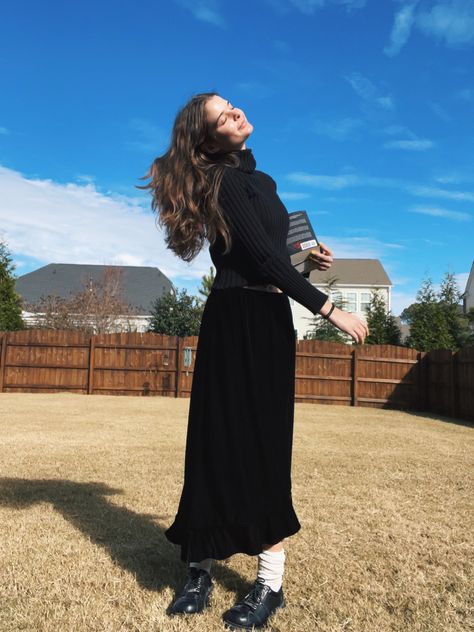 Winter Long Skirt Outfit, All Black Outfit Fall, Black Outfit Fall, Velvet Skirt Outfit, Long Skirt Winter, Fall Outfit Casual, Black Velvet Skirt, Long Skirt Outfits, Sock Outfits