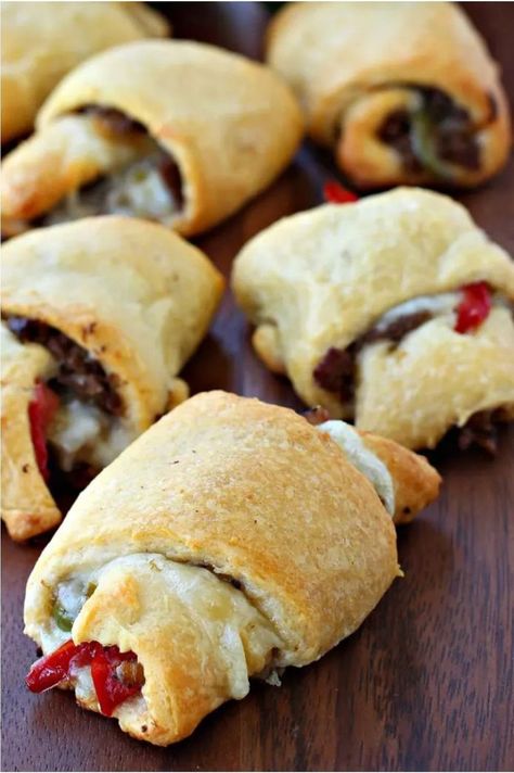 Make With Crescent Rolls, Easy Snacks To Make, Sausage Crescents, Sausage Crescent Rolls, Crescent Roll Appetizers, Easy Crescent Rolls, Crescent Recipes, Breakfast Crescent Rolls, Crescent Roll Recipes