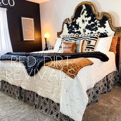 Classy rustic bedroom Western Headboard Ideas, Cowhide Bedroom Ideas, Cowhide Headboard, Western Headboard, Cowhide Bedroom, Oklahoma Decor, Western Room Ideas, Western House, Country Room