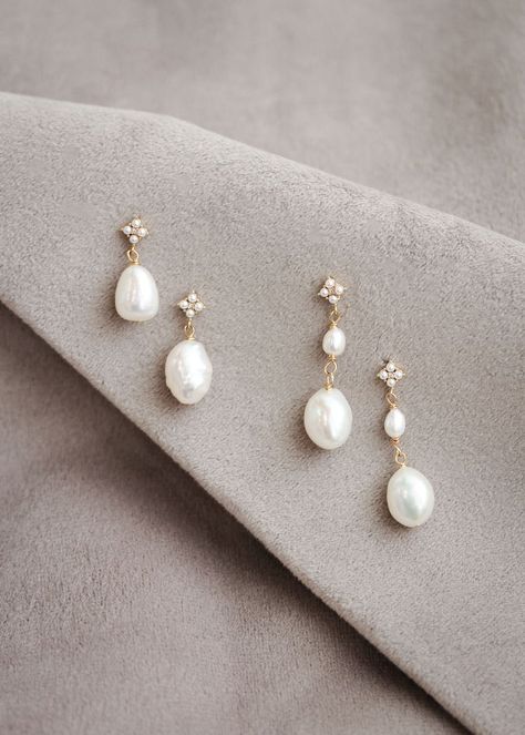 Gold bridal earrings for the style obsessed bride 21 Pearl Drop Earrings Wedding Gold, Pearl Accessories Wedding, Bride Pearl Earrings, Bridal Earrings With Updo, Wedding Day Jewelry Brides, Bridesmaid Glam, Wedding Earrings Bride, Pearl Drop Bridal Earrings, Bride Earrings Pearl