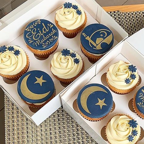 Eid Biscuits Ideas, Eid Cupcakes Ideas, Islamic Cake Ideas, Eid Mubarak Cake Ideas, Ramadan Cake Design, Ramadan Cupcakes, Eid Cakes, Eid Ul Fitr Decorations, Eid Cupcakes