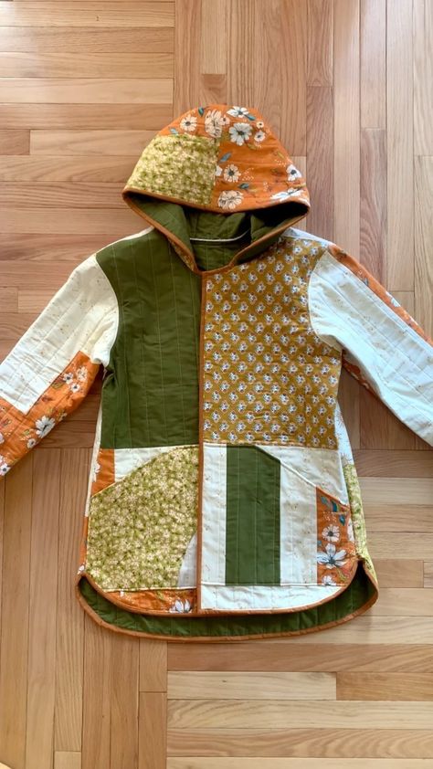 Jacket From Quilt, Diy Quilt Jacket, Quilt Poncho, Pattern For Quilted Jacket, Quilted Hoodie Pattern, Quilted Jacket Diy Coat Patterns, Quilt Into Coat, Upcycle Quilt Jacket, Quilt Hoodie Pattern