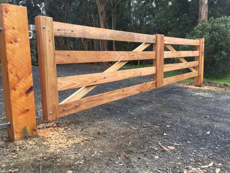 Rail Style Gates | Rail Fence Gate - Gippsland Timber Gates Simple Gate Ideas, Diy Wood Driveway Gate, Gate Posts Ideas, Fence Gates Wooden, Wood Gate Diy, Wooden Farm Gates, Wood Driveway Gate, Farm Fence Gate, Barn Landscaping