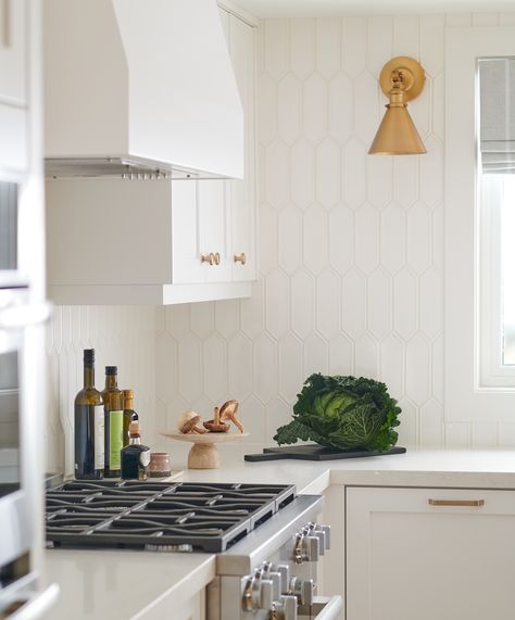 Farmhouse style kitchen with white cabinetry and brass accents, picket style backsplash tile Oval Tile Backsplash, Picket Backsplash, Picket Tile Backsplash, Picket Tile, Oval Tile, Backsplash With Dark Cabinets, Vanity Backsplash, Porcelain Countertops, Off White Kitchens