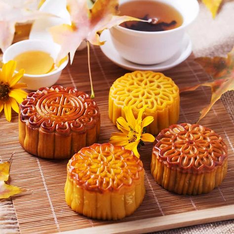 Vietnamese Mooncakes or ‘Banh Trung Thu’ are sweet-savoury cakes that are eaten in China during the mid-autumn festival. Mooncake originated in China and from there it spread widely across the world. The word "mooncake" first appeared during China's Song Dynasty, which ruled from 1127 to 1279. Mooncakes had become a staple of the harvest moon festival by the Ming Dynasty. The Moon cakes, as the name suggests have a round full-moon-like shape that symbolizes unity. In addition, the types of phras Moon Cakes Aesthetic, Vietnamese Sweets, Harvest Moon Festival, Asian Treats, Kpop Oc, Moon Food, Chinese Moon Cake, Mooncake Recipe, Eclipse Party