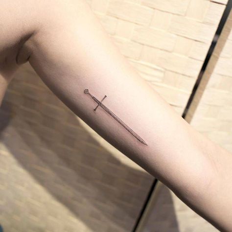 Sword tattoo on the left inner arm. Lotr Tattoo, Inner Bicep Tattoo, Female Tattoos, Epic Tattoo, Work In New York, Bicep Tattoo, 4 Tattoo, Dagger Tattoo, Sternum Tattoo