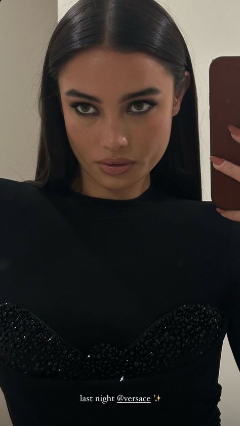 kelsey merritt. smokey make up look. versace. smokey eye makeup. makeup. smokey Maquillage Goth, Hottest Haircuts, Kelsey Merritt, Makeup Makeover, Professional Makeup Artist, Glam Makeup, Pretty Makeup, Artistry Makeup, Aesthetic Makeup