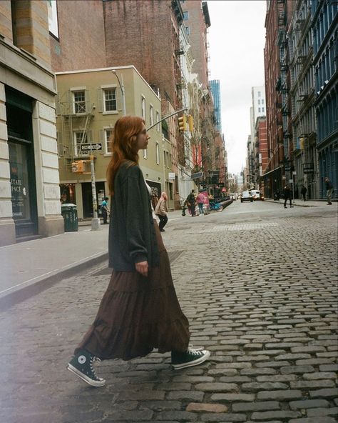 Green Outfit Winter, Sydney Outfits, Skirt And Cardigan Outfit, Long Skirt Outfits Aesthetic, Brown Skirt Outfit, Skirt And Cardigan, Brown Maxi Skirt, Long Brown Skirt, Long Green Skirt