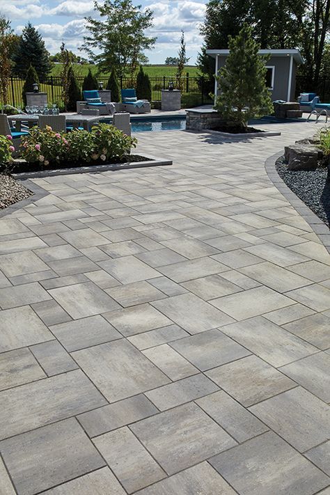 Stone And Pavers Backyard Ideas, Pavement Design Landscaping, Pavers In Backyard, Outdoor Floor Tile Design, Wall Outdoor Design, Backyard Pavers, Paving Stone Patio, Paver Ideas, Pavers Design