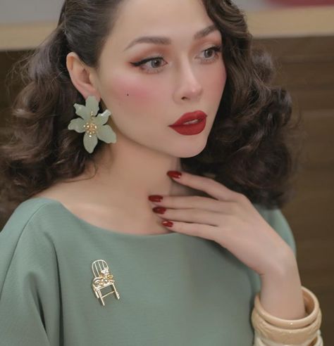 Red Painted Nails, Woman With Red Lipstick, Green Dress Makeup, Sage Green Dress, Painted Nails, Flower Earring, Dress Makeup, Green Outfit, Green Flower