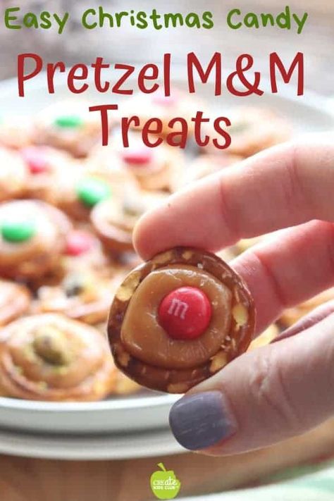 Christmas Pretzel Treats, Holiday Pretzel Treats, Pretzel Christmas, Christmas Pretzel, Easy Christmas Candy, Christmas Pretzels, Christmas Candy Easy, Christmas Candy Homemade, Easy Christmas Candy Recipes