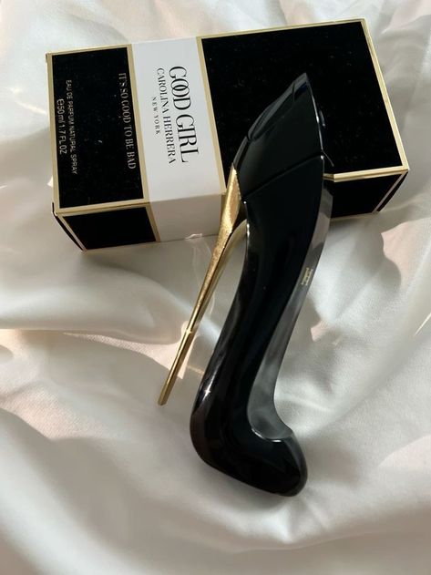 Good Girl Perfume, Koleksi Parfum, Carolina Herrera Good Girl, Black Perfume, Gold Girl, Perfume Scents, Perfume Lover, Stripe Fabric, Best Perfume