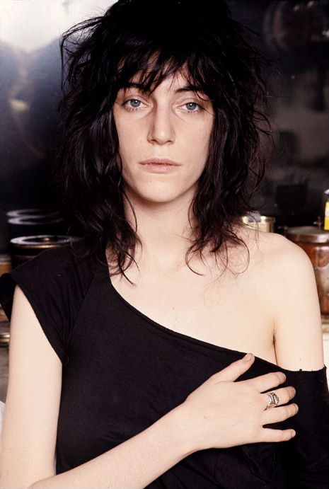 POET, HIGH PRIESTESS OF PUNK ROCK PATTI SMITH TURNS 69 TODAY - http://dangerousminds.net/comments/poet_high_priestess_of_punk_rock_patti_smith_turns_69_today Norman Seeff, Patti Smith Robert Mapplethorpe, Patty Smith, Bubblegum Marceline, Chicas Punk Rock, Chelsea Hotel, Slender Man, Robert Mapplethorpe, Marshall Lee