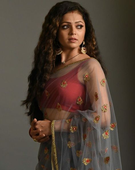 Drashti Dhami Saree, Ada Khan, Denim Refashion, Queen Images, Drashti Dhami, Bollywood Masala, Fancy Sarees Party Wear, Indian Models, Beautiful Women Over 40