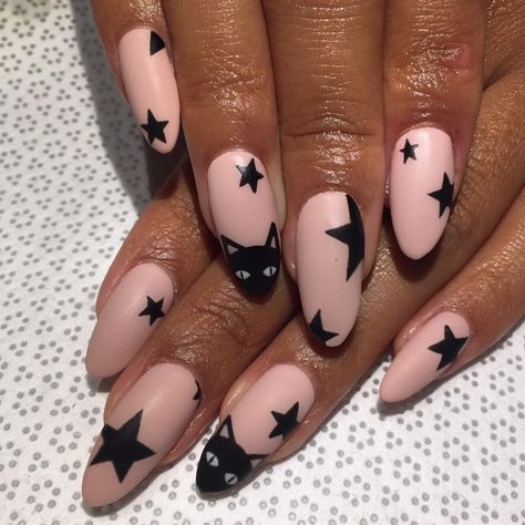 Bat Nails Art, Halloween Nails Ideas, Nails Spooky, Bat Nails, Black Halloween Nails, Holloween Nails, Witchy Nails, Halloween Press On Nails, Cute Halloween Nails