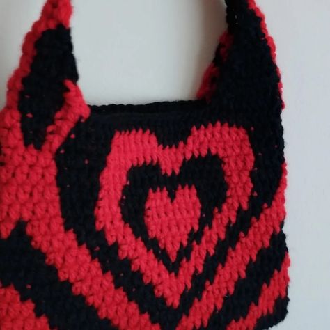 POWERPUFF HEART TOTE BAG (BLACK AND RED) Tote bag de ganchillo Diseño de corazón de las supernenas en rojo y negro https://t.co/dxHRUGBvhk 10€ Black And Red Crochet, Powerpuff Heart, Hair Items, Heart Tote Bag, Project Portfolio, Gift Making, Red Tote Bag, Red Crochet, Black And White Heart