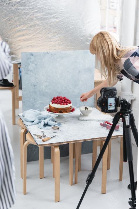 The art of food stories Workshop in London. Food photography and food styling. Design Cibo, Food Photography Tutorial, Food Photography Props, Dessert Photography, Fotografi Digital, Food Stories, Photography Workshop, Food Photography Inspiration, Food Photography Tips