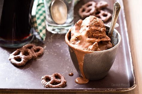 Don't just drink your beer - eat it for dessert with this fudgy Chocolate Stout Pretzel Ice Cream packed full of chocolate covered pretzels and caramel sauce. Pretzels And Caramel, Pretzel Ice Cream, Chocolate Ice Cream Recipe, Easy Ice Cream Recipe, Frozen Dessert Recipe, Nice Recipes, Covered Pretzels, Chocolate Pretzels, Favorite Dessert Recipes