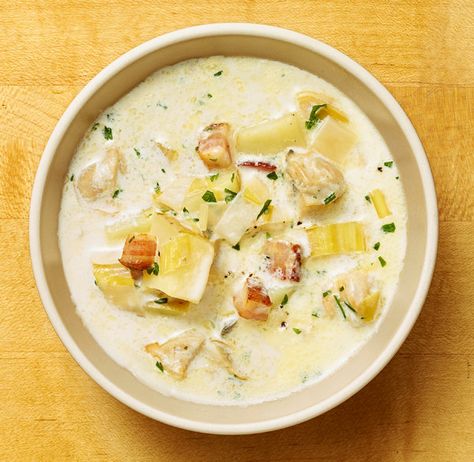 This is a basic New England clam chowder, though with leeks used in place of the traditional onions, and a splash of wine to add a floral note. Also: thyme. Very continental! (Photo: Sarah Anne Ward for The New York Times) Best Clam Chowder Recipe, Oyster Chowder, Best Clam Chowder, Lobster Chowder, Clam Chowder Recipe, New England Clam Chowder, Salt Pork, Smothered Chicken, Chowder Recipe