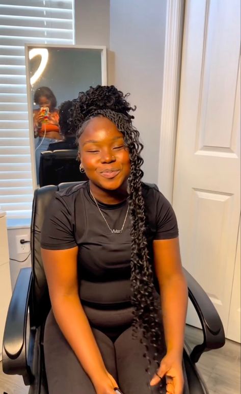 Style Island Twist, Styling Island Twist, Hairstyles For Island Twist, Small Island Twist With Curls, Ways To Style Island Twists, Island Twist Styles, Brown Boho Twists, Freeze Hairstyles For Black Women, Boho Island Twist With Color