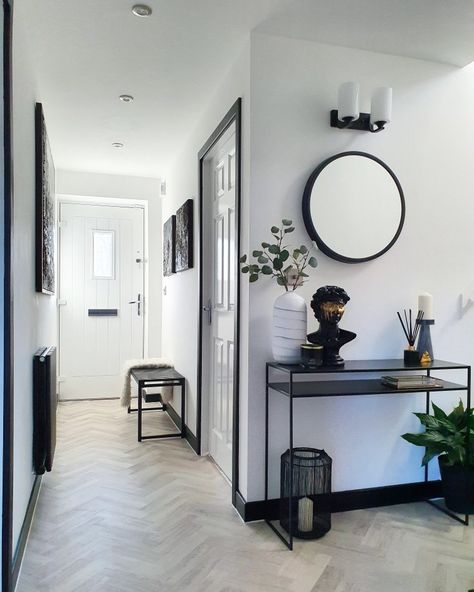 Modern monochrome interior with styling tips to accent. Creating a great hallway space. Hall Stairs And Landing Decor, Stairs And Landing Decor, Monochrome Hallway, Stairs And Hallway Ideas, Industrial Hallway, Monochrome Living Room, Entrance Hall Decor, Hallway Inspiration, Monochrome Interior