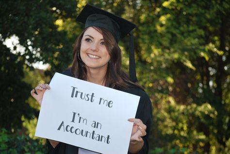 Accounting Student Graduation Pictures, Accounting Major Graduation Pictures, Accountant Graduation Pictures, Accounting Graduation Pictures, Graduation Shoot Ideas, Graduation Photo Shoot, Accounting Major, Accounting Student, Graduation Photography Poses