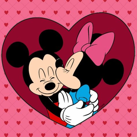 Minnie & Mickey Mickey And Minnie Art, Mickey Minnie Love, Minnie Mouse Drawing, Mickey And Minnie Kissing, Minnie Y Mickey Mouse, Mickey And Minnie Love, Minnie Mouse Pictures, Mickey Mouse Pictures, Mouse Drawing